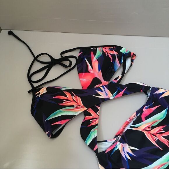 ‎VICTORIA’S SECRET MONOKINI IN BLACK FLORAL - Picture 2 of 5